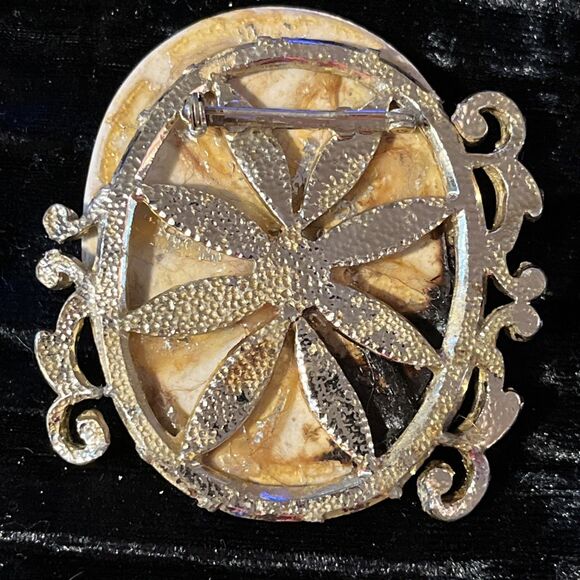 Beautiful Vintage Hand Painted Floral Porcelain Brooch Ornate Silver Tone Frame - Picture 4 of 6